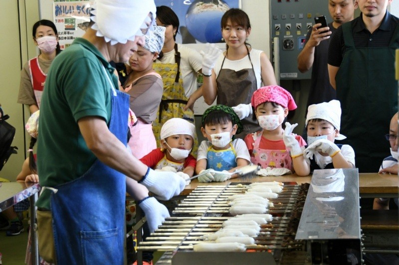 焼きちくわやスルメイカづくり体験