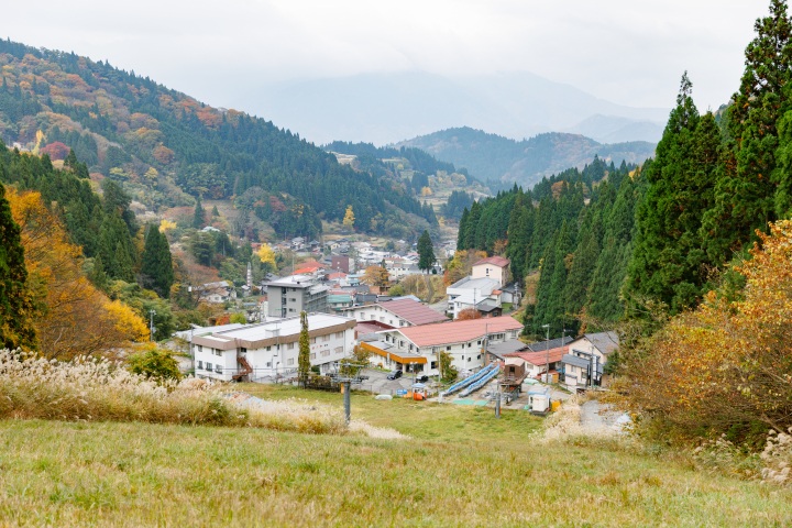 キャンプが苦手な方は、ハチ北旅館街へ