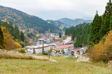キャンプが苦手な方は、ハチ北旅館街へ